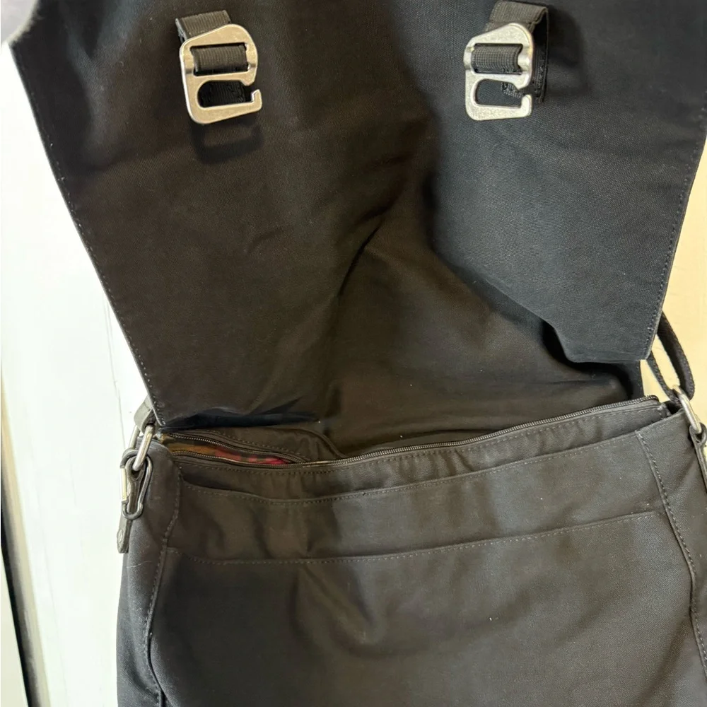 LL‎ Bean Men's Black Messenger Bag flannel plaid lining